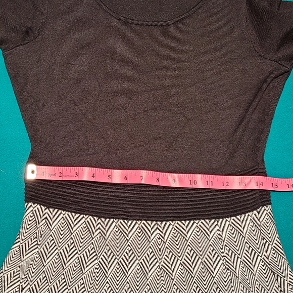 Gabby Skye art deco pattern sweater dress - Picture 6 of 10